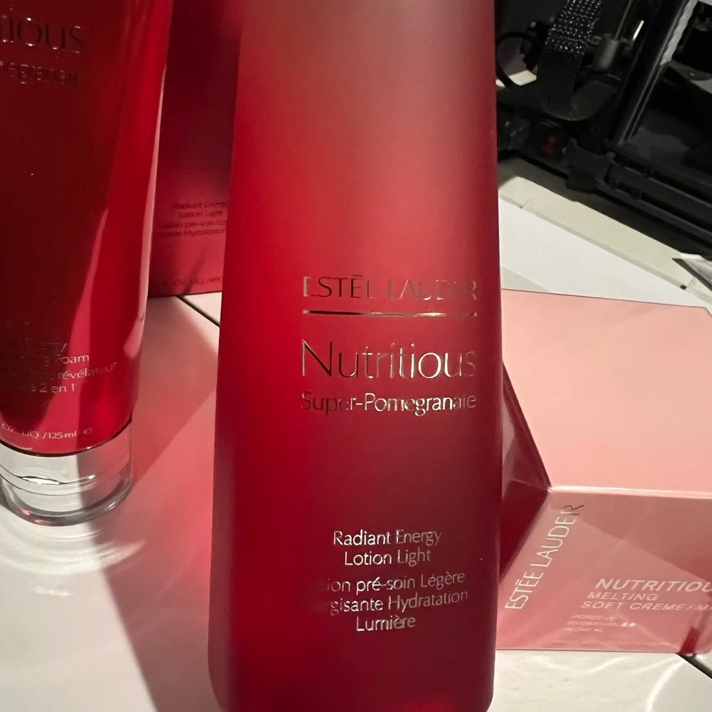 Estée Lauder Nutritious Melting Soft Creme/Mask in Red - Picture 3 of 5